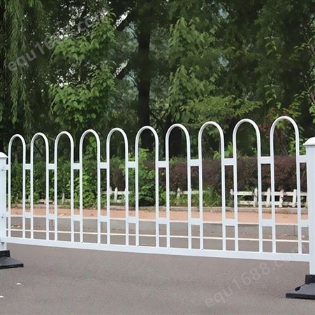 庆阳 道路护栏 锌钢护栏 市政分流栏杆 方元浩宇供应
