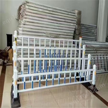 庆阳 道路护栏 锌钢护栏 市政分流栏杆 方元浩宇供应