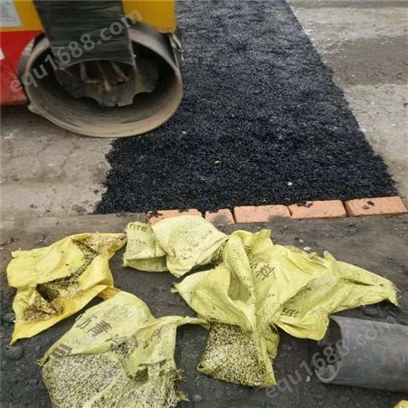 改性沥青冷补料使用方法 道路沥青抢修修补材料