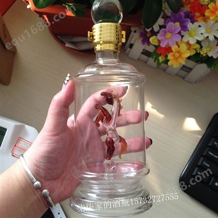 塔形白酒瓶 内置马工艺酒瓶  彩马白酒瓶  玻璃马灯具  创意手工酒瓶  异形玻璃瓶