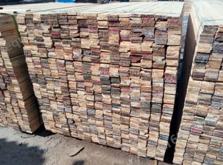 东莞杉木供应商 建筑家具装修板材原杉木定制 杉木木方价格
