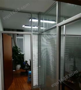 易昀定制玻璃铝合金专业设计师根据客户要求设计方案图