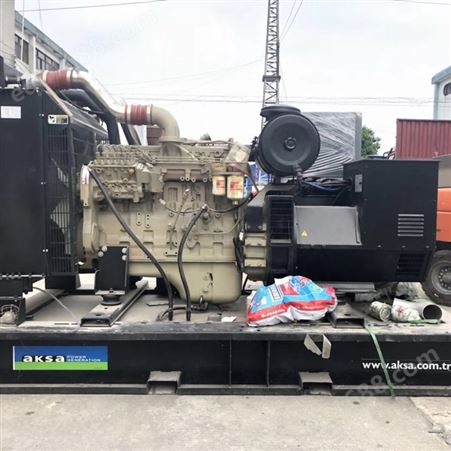 深圳回收发电机什么价格 二手康明斯柴油发电机组回收出售